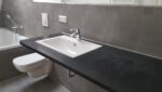 Badezimmer Stein-Granitplatte mit eingelassenem Waschbecken