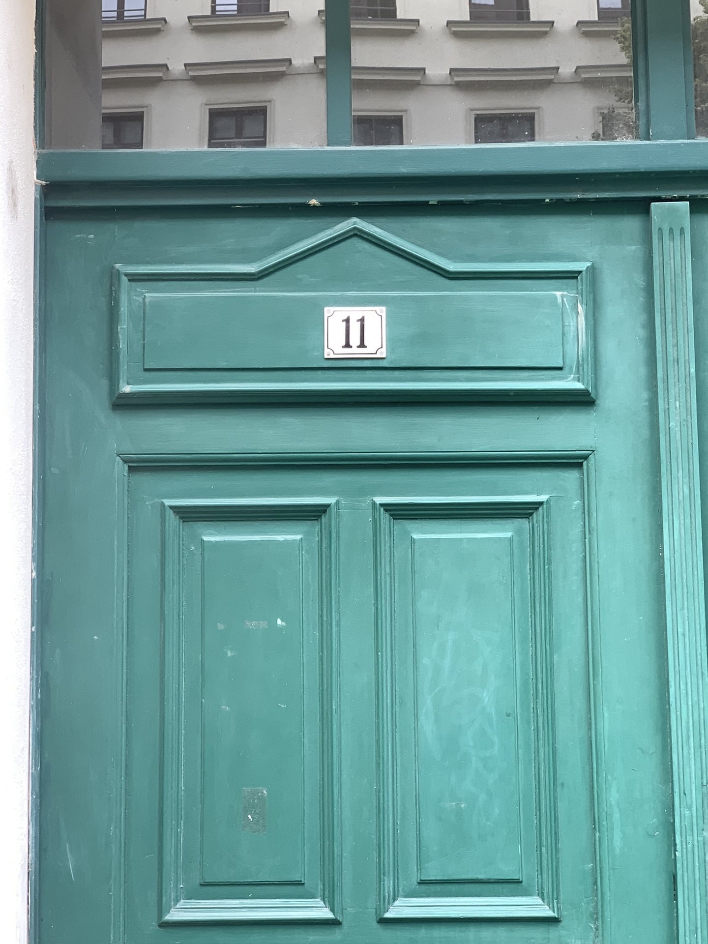 Eingangstür Dimpfelstraße 11 – Grüne Holztür