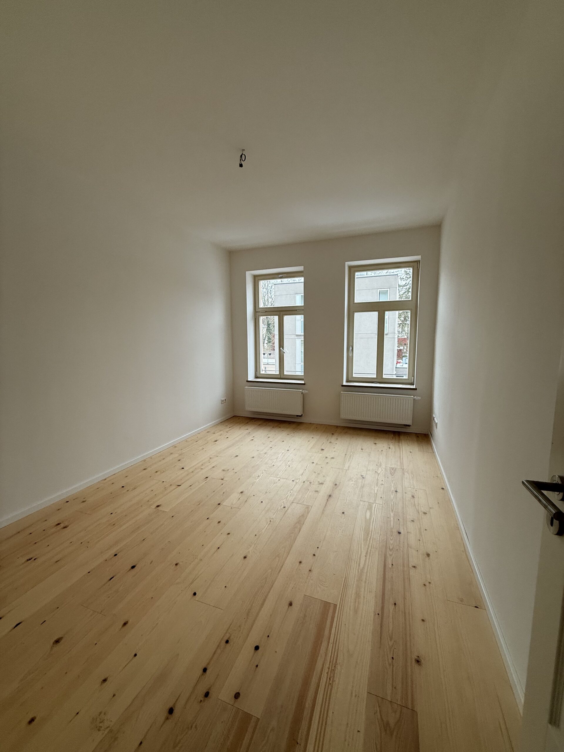 image00004 (2)